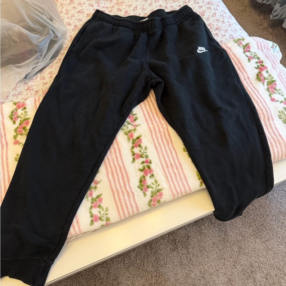 Nike Men’s Black Fleece Jogger Pants